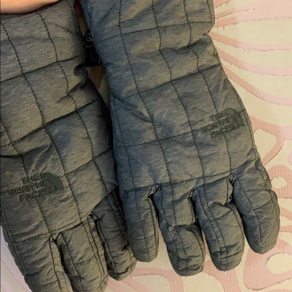 North face gloves